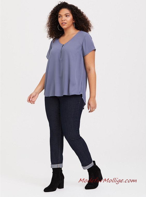 Mode für Mollige Junge Frauen - Blaue Georgette Bluse mit Reißverschluss, Dunkelblaue Jeans